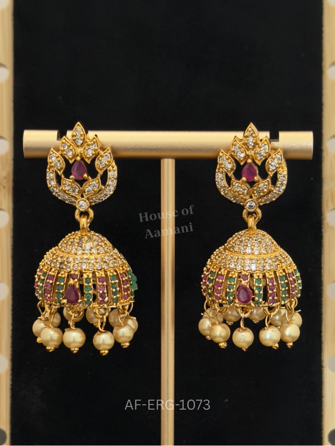 Sparkling crystal leaf tops lead to a jewelled cage dome of ruby and emerald bars, finished with cream pearl drops.